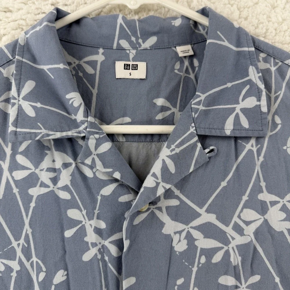 Uniqlo Shirt Mens Small Blue Floral Hawaiian Rayon Short Sleeve Button Up Casual